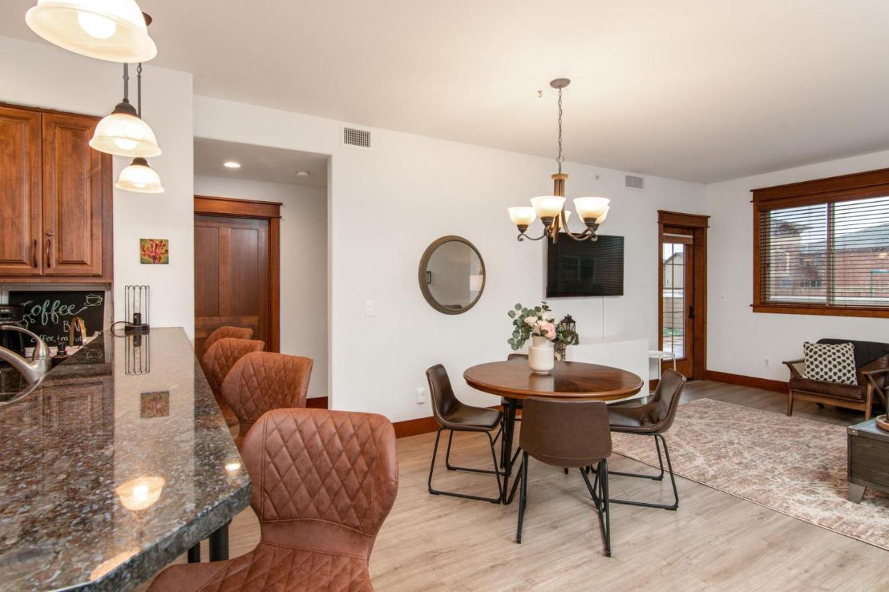 Modern Riverstone Condo With Grand Deck - Steps To Shops, Restaurants, Trails And River Coeur d'Alene Bagian luar foto