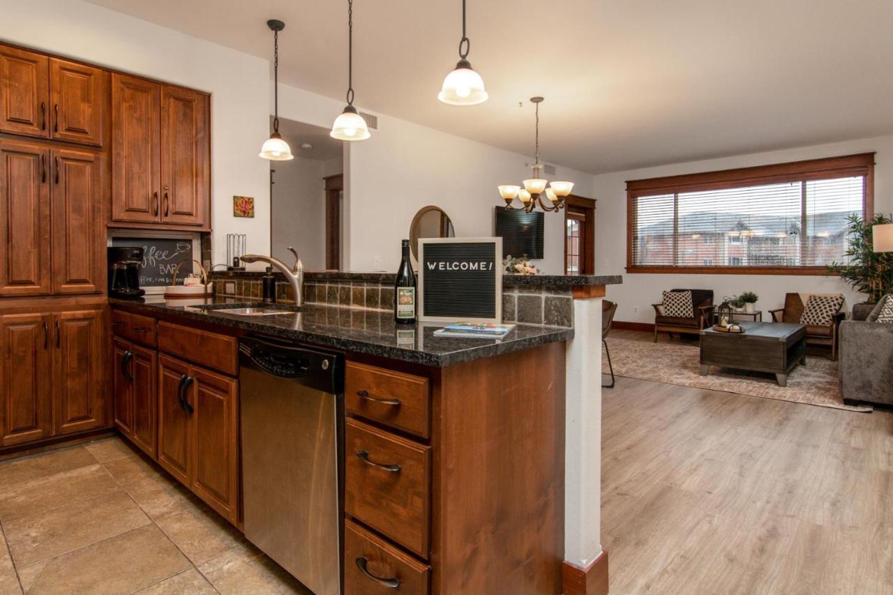 Modern Riverstone Condo With Grand Deck - Steps To Shops, Restaurants, Trails And River Coeur d'Alene Bagian luar foto