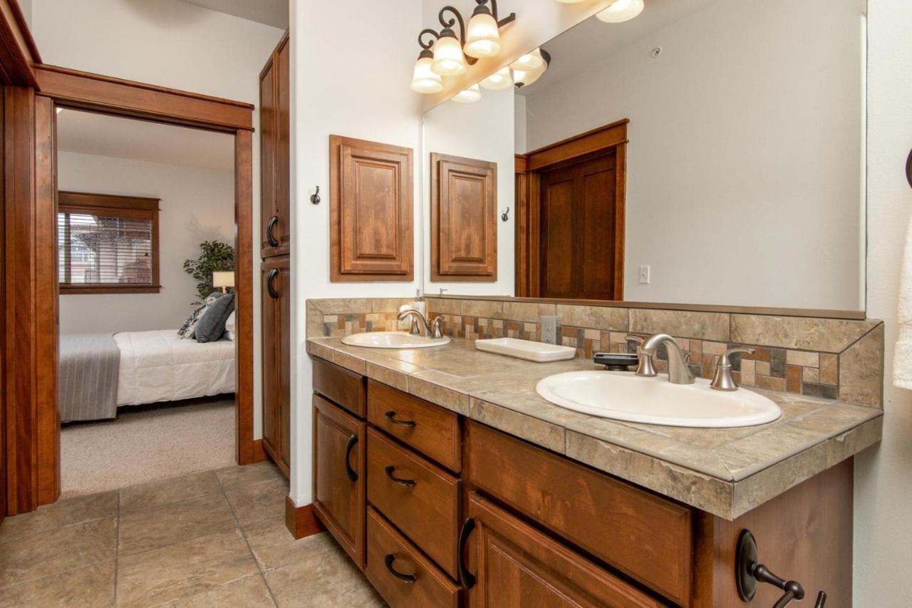 Modern Riverstone Condo With Grand Deck - Steps To Shops, Restaurants, Trails And River Coeur d'Alene Bagian luar foto